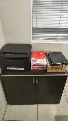Armário pequeno de escritório