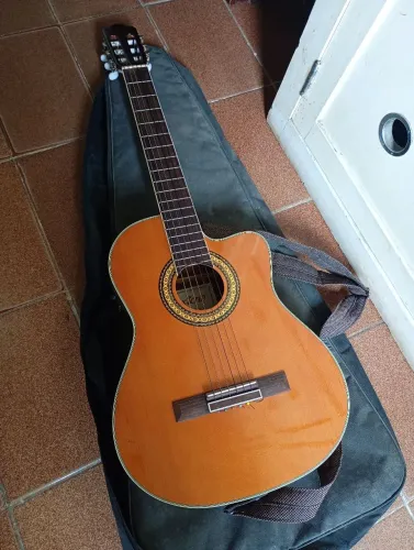 Violão elétrico