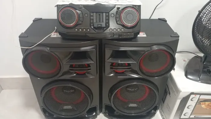 som LG,MODELO CLS 98F ,3500 W RMS 