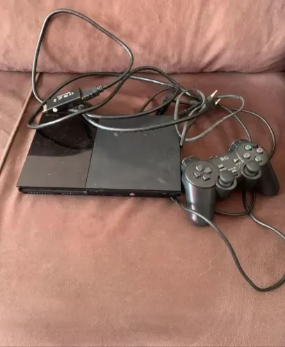 Playstation 2 usado com um controle