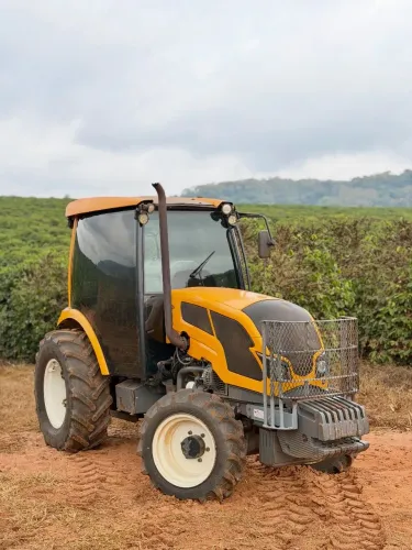 TRATOR CAFEEIRO VALTRA 473F 2019