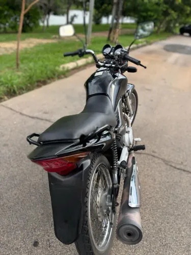 Moto nova e bem conservada