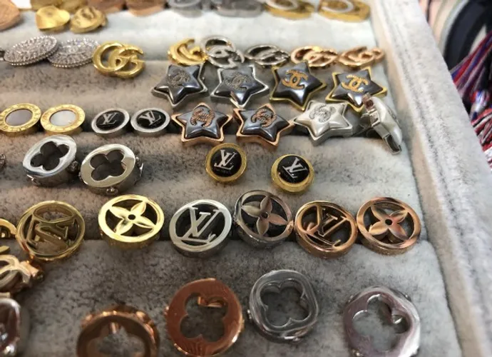 brincos de luxo marcas de luxo