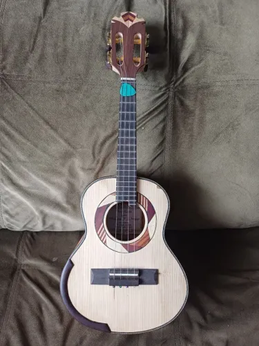 Cavaco Luthier +semicase