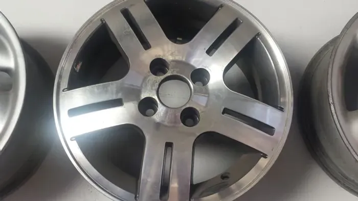 Roda aro 14 Vw Gol turbo grafite com diamantado jogo 4x100
