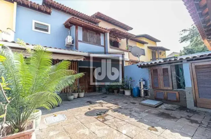 Casa de Condomínio Freguesia Anil 3 Quartos Piscina Churrasqueira. Excelente Oportunidade 