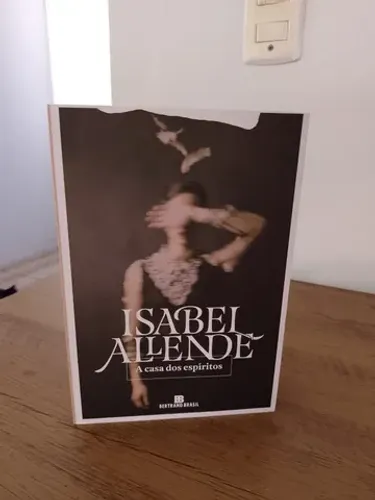 Livro A casa dos espíritos - Isabel Allende