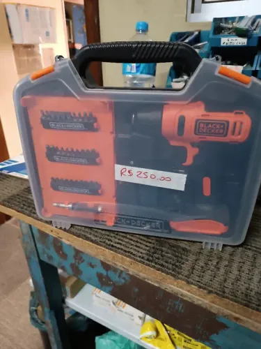 Parafusadeira Black Decker nova 12 V