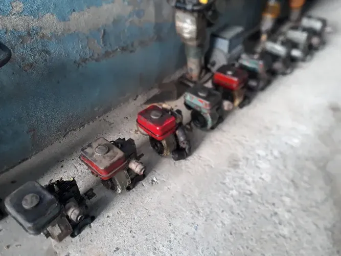 Motor a gasolina 3,5 HP Yanmar Montgomery modelo NG137 usado precisando manutenções 