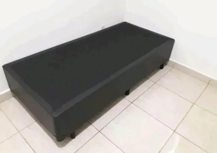 Vendo base Box para colchão solteiro 