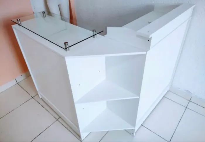 BALCÃO EM L - BALCÃO CAIXA + BALCÃO SIMPLES COM TAMPO DE VIDRO
