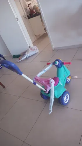 Motoca (triciclo) infantil