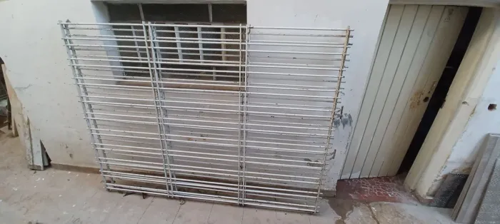 Vendo grade de ferro maciça