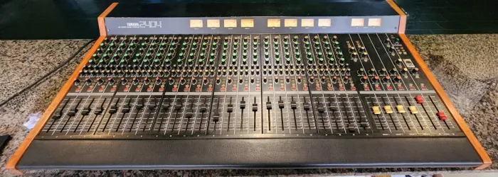 Mesa de Som Yamaha 2404 Feita No Japão (Reliquia)