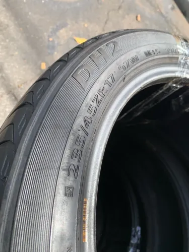 Pneus 235/45/17 por 280$ cada seminovos continental, Michelin e Delinte instalados