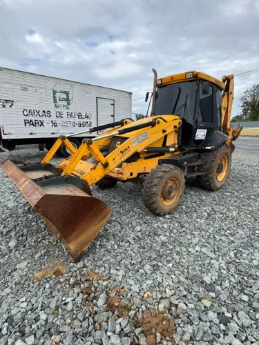 Retroescavadeira JCB 3C Plus 4x4 2013
