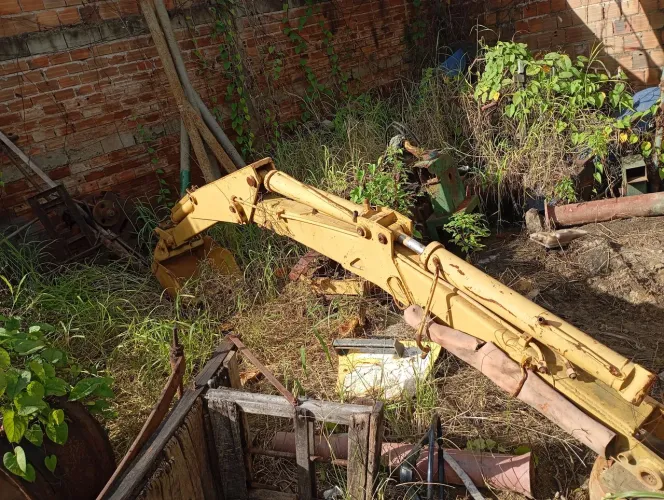 Braço de Retroescavadeira Amarelo - Peça Usada