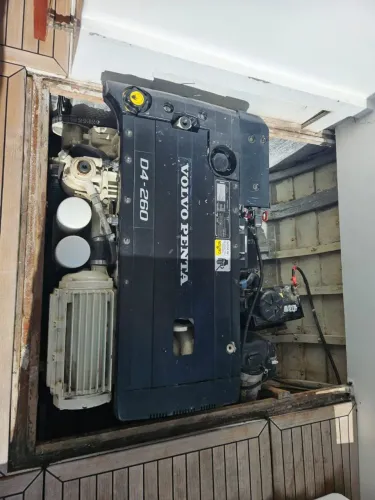 Parelha de Motores Volvo Penta D4 260 HP + Reversoras ZF | Completo com Manete Eletrônica