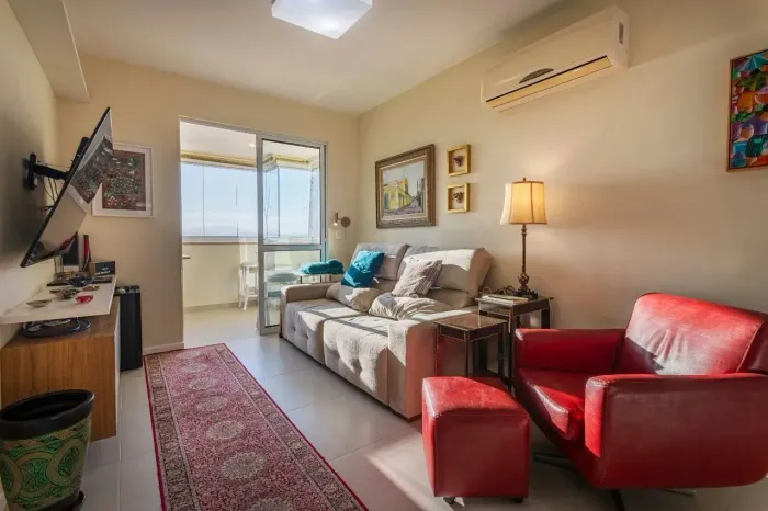 Apartamento de 77m² com 3 quartos sendo 1 suíte na Costeira do Pirajubae