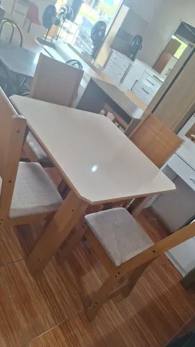 Mesa de jantar 4 cadeiras