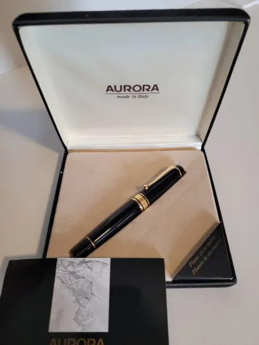 Caneta Aurora Optima Preta tinteiro