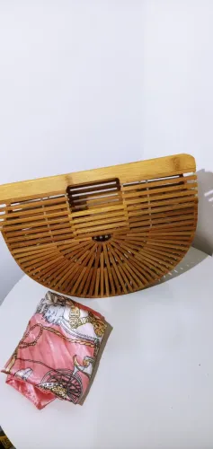 Bolsa de Madeira / Bambu trançado ( Meia Lua ?) Nova.