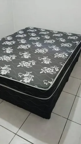 Cama Casal com Design Floral - Conforto e Estilo