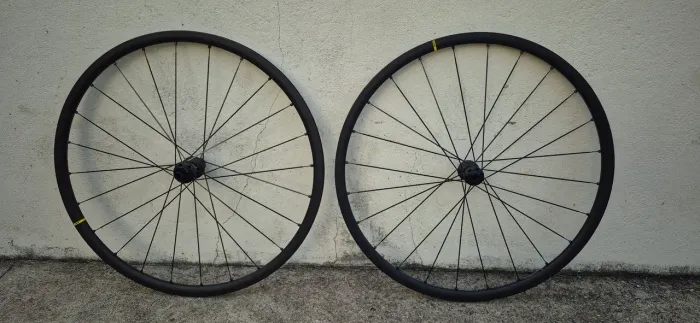 Par de rodas Mavic Ksyrium S 25, eixos passantes