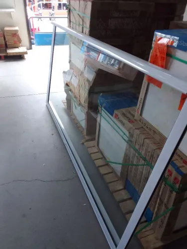 Divisórias e Porta com vidro de 10mm