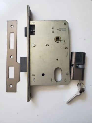 Fechadura porta externa Fume 70mm Fama