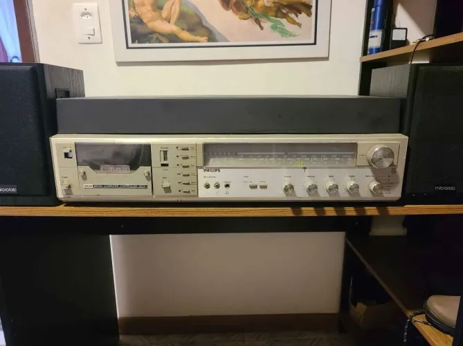 Rádio toca-fitas vintage Philips Sem as Caixas
