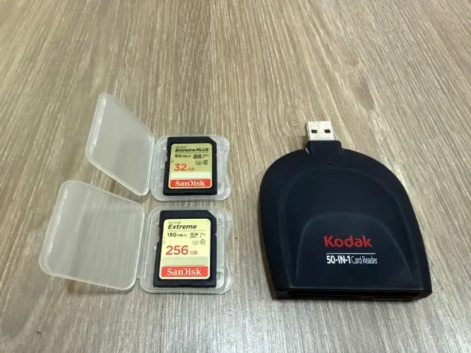 SanDisk ExtremePlus 32GB e 256GB + brinde