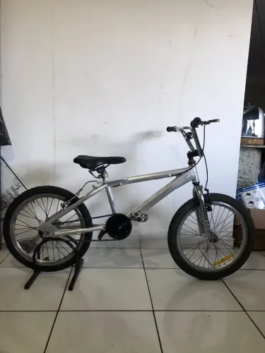 Bicicleta BMX toda RM alumínio