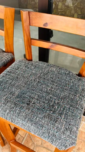 Conjunto banquetas em madeira