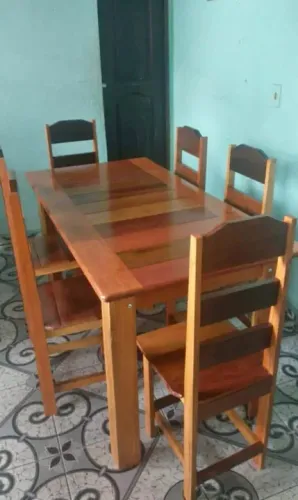 Mesa de Jantar em Madeira Maciça