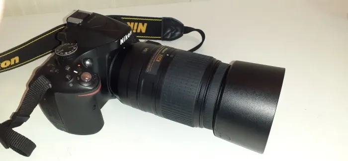 Nikon D5200 + Nikon 18-55mm + Nikon 55-300mm + Bolsa