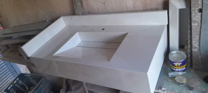 Cuba escupida de porcelanato