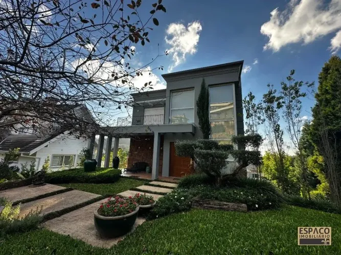 Casa mobiliada em Alphaville.