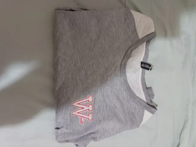 Moletom Cinza com Detalhes