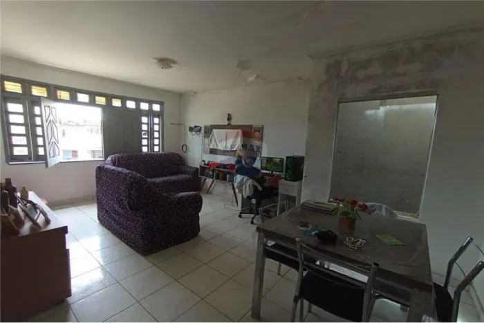 Casa na Piabeta com galpão 160m²