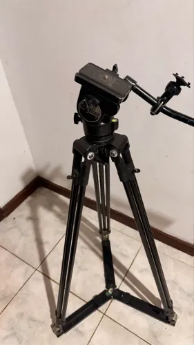 Vendo Tripé Matedi semi novo aceito oferta