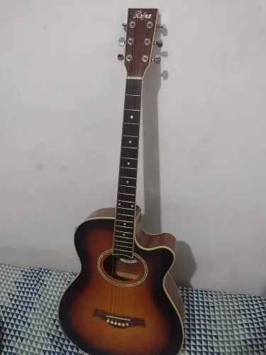 Violão super conservado foi avaliado pelo lutier em 700 reais mas vendo por 600