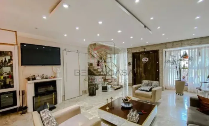 Casa de Alto Padrão com 4 Suítes, Closets e Piscina na Mooca