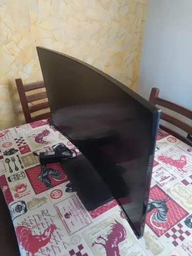 Monitor 27 pol Curvo - tela não liga