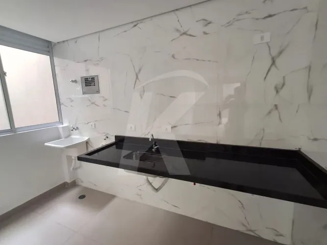 Apartamento com 1 quarto, sala, cozinha e banheiro.