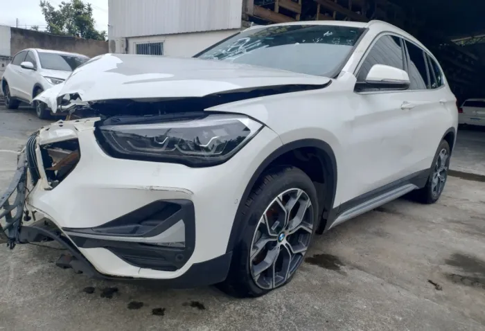 Sucata bmw IX1 2024 batida venda peças usadas 