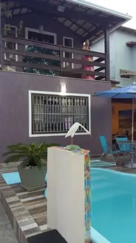 Casa duplex e independente com 3 quartos e piscina e churrasqueira próximo ao clube Comary