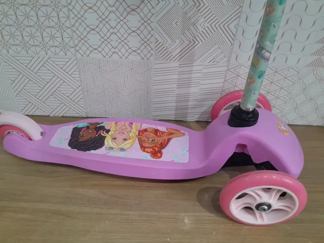 Patinete Barbie.