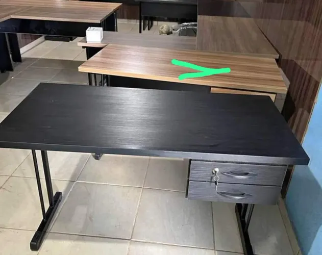 Mesa de Escritório Preta com Gaveta