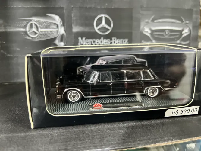 Miniatura 1/64 Mercedes Benz Pullman W100